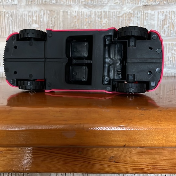 Convertible sports car, 8”by 3”, heavy plastic - Picture 4 of 4